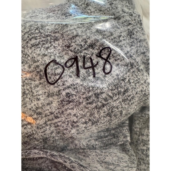 EUC Athleta Lightweight Long Sleeve Knit Pullover Gray S - Picture 7 of 7